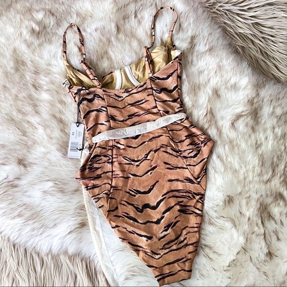 WeWoreWhat Danielle One Piece Swimsuit Tiger Print Tan XS NWT - Picture 11 of 12